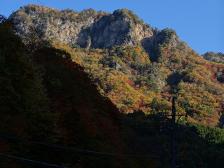 日窒工場近くから見る赤岩岳
